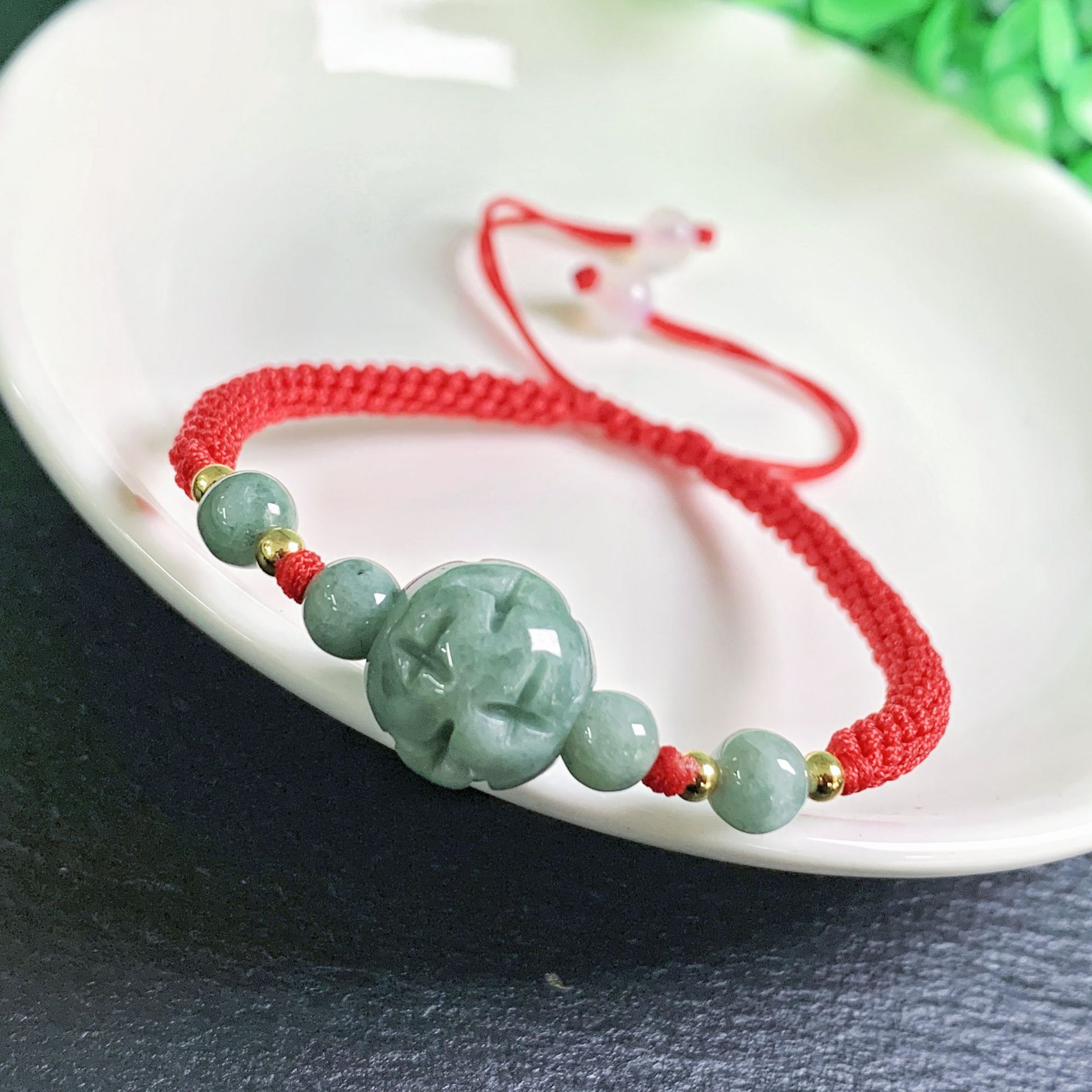 Ein Myanmar Jadeit Schnitzen P – Beading Bewertung und Preis
